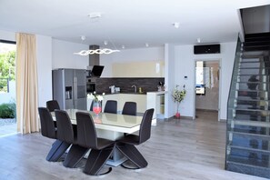 Fridge, microwave, oven, stovetop - Villa Nera2 with Pool (Makarska)