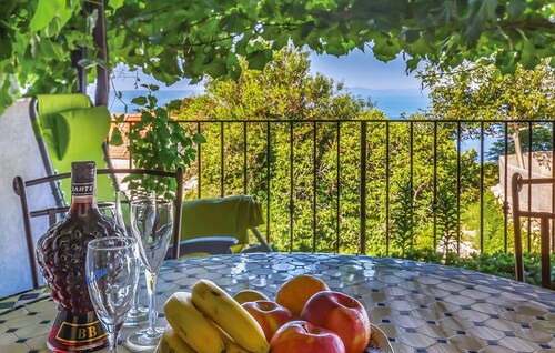 Villa StoneBliss mit Pool