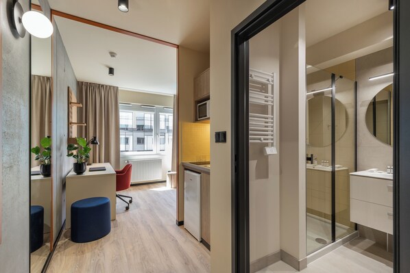 Deluxe Studio | Desk, free WiFi - NextDoor Apartments (Kraków)