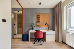 Desk, free WiFi - NextDoor Apartments (Kraków)