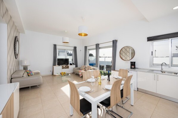 Dining - Villa Janubio - Three Bedroom Villa, Sleeps 7 (Playa Blanca)