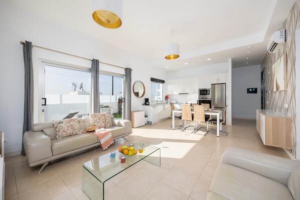 Living area - Villa Janubio - Three Bedroom Villa, Sleeps 7 (Playa Blanca)