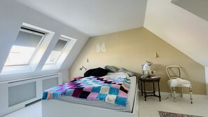 2 bedrooms, iron/ironing board, travel cot, free WiFi - City Apartment in Copenhagen with 2 bedrooms sleeps 4 (Copenhagen)