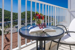 Appartement (One Bedroom Apartment with Balcony an) | Balcon