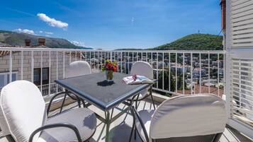 Apartment (One Bedroom Apartment with Balcony an) | Exterior