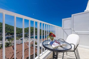 Appartement (One Bedroom Apartment with Balcony an) | Balcon
