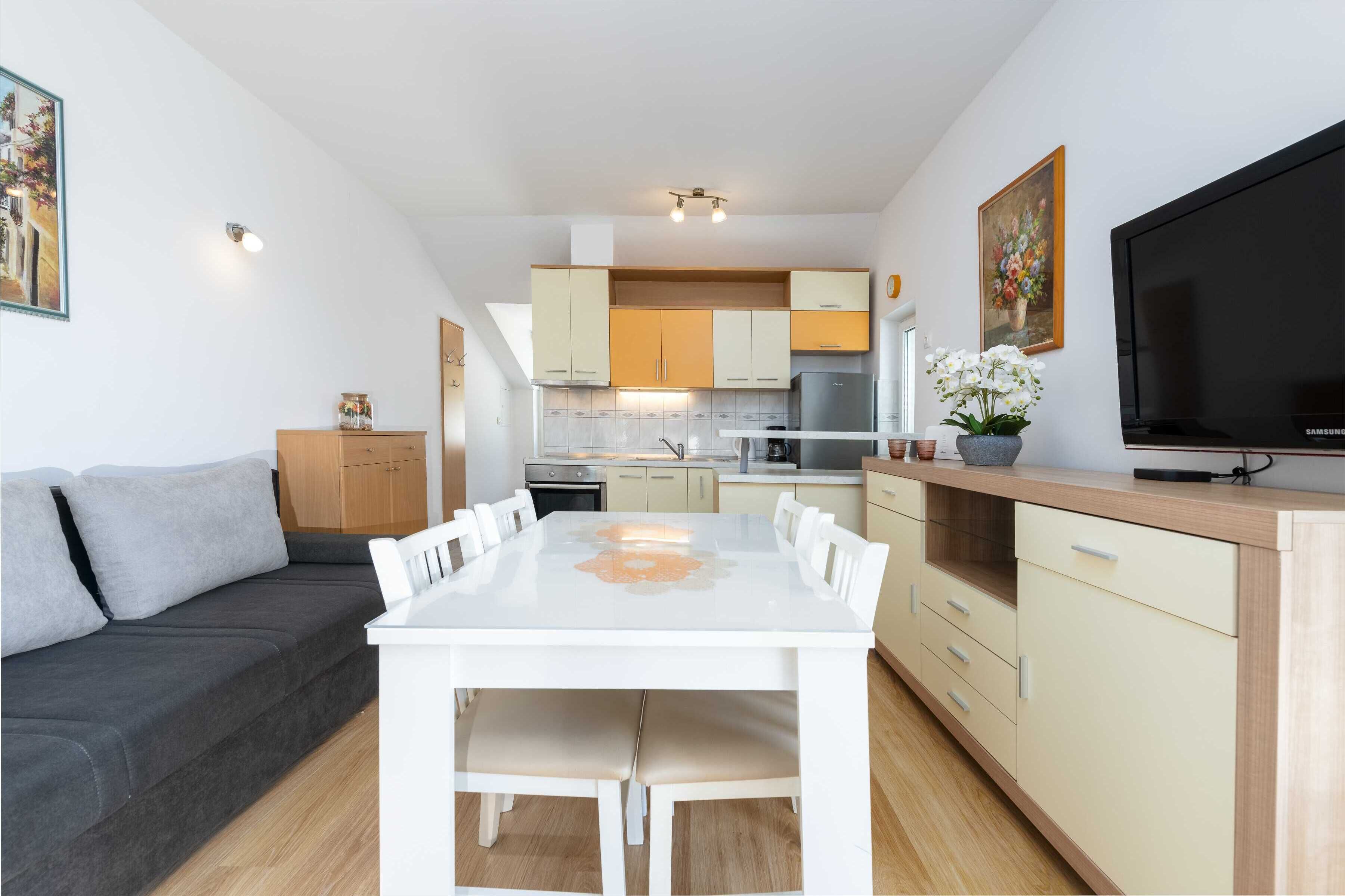 Departamento (One Bedroom Apartment with Balcony an) | Comedor