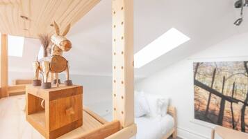 3 bedrooms, iron/ironing board, free WiFi, bed sheets