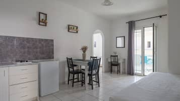 Appartement Familial, vue mer | Cuisine privée | Mini réfrigérateur, plaque de cuisson, cafetiÚre/bouilloire, grille-pain