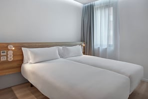 Basic Twin Room | In-room safe, free WiFi - B&B Hotel Porto Gaia (Vila Nova de Gaia)