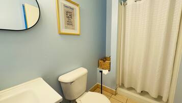 Sèche-cheveux, serviettes fournies