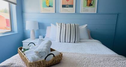 The Cocktail Cabin! 2 Miles to Cedar Point