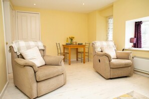 TV, fireplace - Penlon Annex, Aberporth (Aberporth)