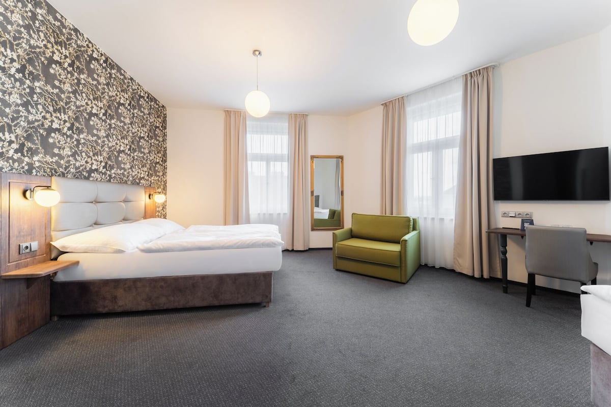 In-room safe, blackout curtains, free WiFi