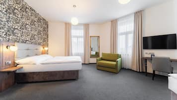 Standard-herbergi fyrir fjóra | Öryggishólf í herbergi, myrkratjöld/-gardínur