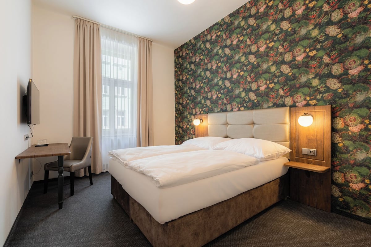 In-room safe, blackout curtains, free WiFi