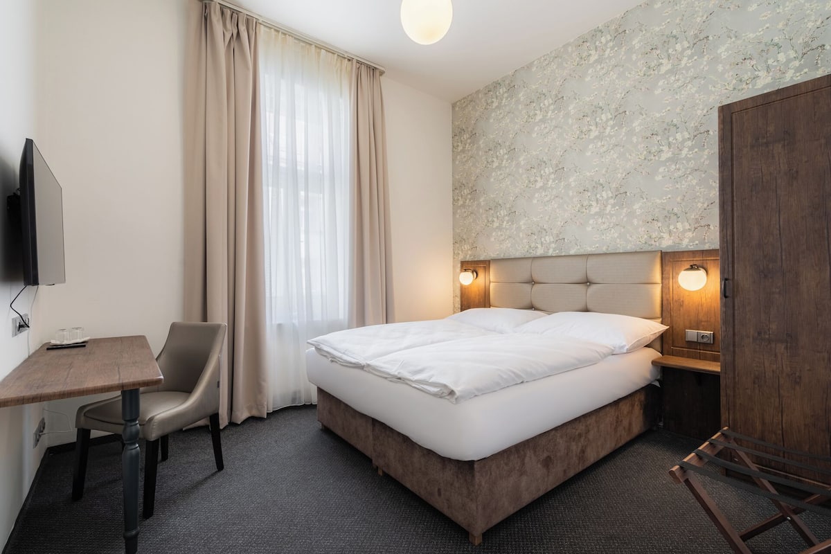 In-room safe, blackout curtains, free WiFi