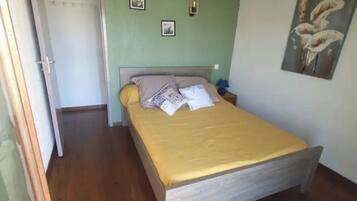 2 chambres, fer et planche Ă repasser, Wi-Fi, draps fournis
