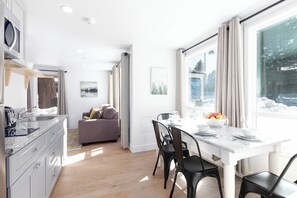 Fridge, microwave, stovetop, coffee/tea maker - #5 New apartment in town near restaurants & stores (Mammoth Lakes)