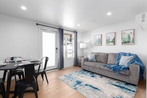Dining - In town NEW! apartment by restaurants #8 (Mammoth Lakes)