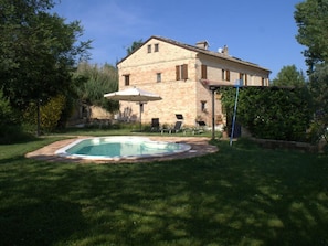 Seasonal outdoor pool - Casa il Girasole con piscina  (Macerata)