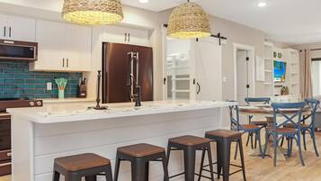 Condo, 2 Queen Beds (Club at Mexico Beach 1L Mermaid's Ret) | Private kitchen | Oven, toaster