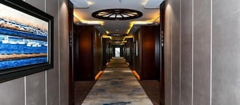 Jinding Impression Theme Hotel, Chenbar Tiger Banner