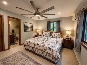 5 bedrooms, desk, iron/ironing board, free WiFi