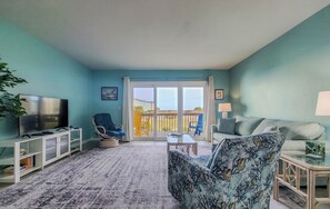 Smart TV, books - Surf Condos 417 - Saltwater Serenity awaits! (Surf City)