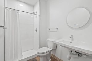 Premium Apartment, 1 Bedroom | Bathroom | Towels