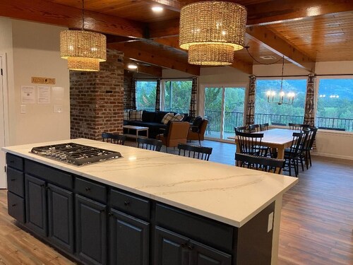 Amazing Views / 2 Game Rooms / EV Charger / Near Sequoia National Park