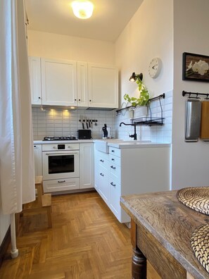 Private kitchen - 2 Minutes to Island Park! Spacious Family-Sized Old Town Apartment (Kaunas)