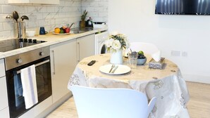 Studio | Bếp riêng | Tủ lạnh, lò vi sóng, lò nướng, bếp nấu 