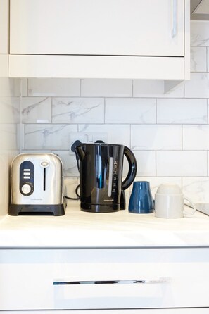 Studio | Private kitchen | Fridge, microwave, oven, stovetop