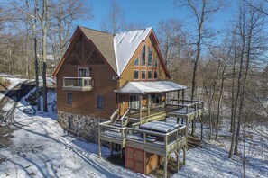 Exterior - Rustic-Meets-Modern Cabin Near Deep Creek (McHenry)