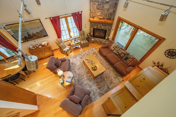 Smart TV, fireplace, DVD player, table football - Rustic-Meets-Modern Cabin Near Deep Creek (McHenry)