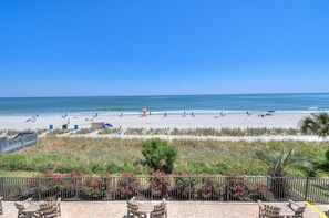 On the beach - Bluewater Resort 202-1BR Condo-Oceanfront (Myrtle Beach)