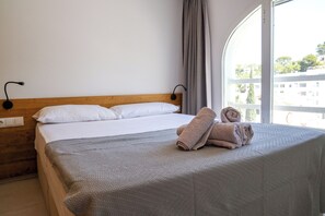 高级套房, 1 间卧室, 露台 | 隔音、免费 WiFi、床单