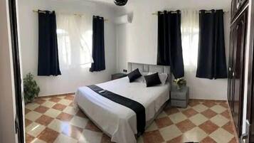 Kamar Double atau Twin, pemandangan pelabuhan | Tirai kedap cahaya, kedap suara, setrika/meja setrika, dan Wi-Fi gratis