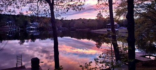 Great Dock, Deep Water, Sunset Views, Kayaks, Pet Friendly