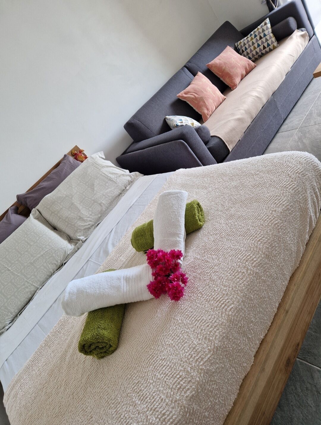 Iron/ironing board, WiFi, bed sheets