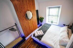 3 habitaciones, tabla de planchar con plancha, wifi y ropa de cama 