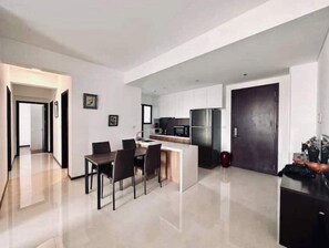 Dining - 3Br Condo w. Stunning Amenities (Thanh pho Ho Chi Minh)