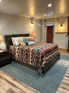 4 bedrooms, free WiFi, bed sheets - Cedar Canyon
Located just 7 miles west of Glacier National Park West entrance (Coram)