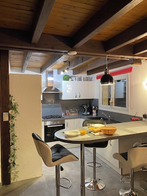 Fridge, microwave, oven, stovetop - Le Chalet Chouette, Savourez le Cocooning Vosgien (Ventron)