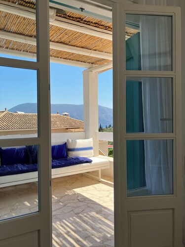 Casa Calipso, a Cosy and Elegant Traditional House 5 Minutes From Fiskardo