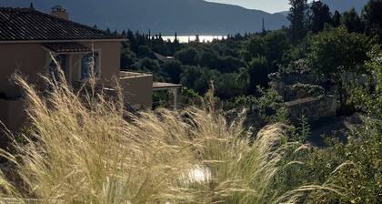 Casa Calipso, a Cosy and Elegant Traditional House 5 Minutes From Fiskardo