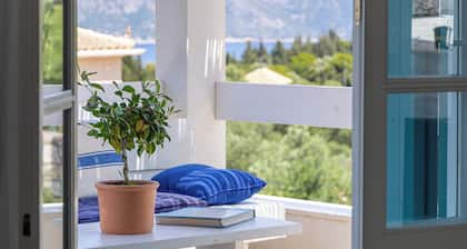 Casa Calipso, a Cosy and Elegant Traditional House 5 Minutes From Fiskardo