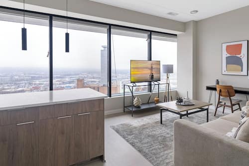 Appartement, 1 chambre | Aire de séjour | Téléviseur
