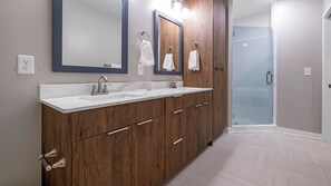 Apartment, 2 Bedrooms | Bathroom | Free toiletries, hair dryer, towels, soap - Downtown Birmingham Apartments by Landing (Birmingham)